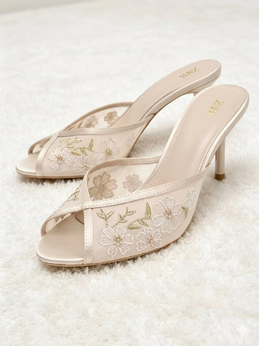 Imported Pointed Toe Brand Logo Heels