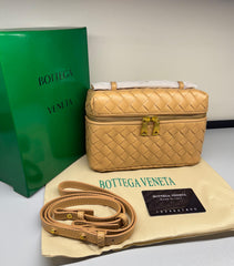 BOTTEGA VENETA BANG BANG INTRECCIATO LEATHER VANITY CASE