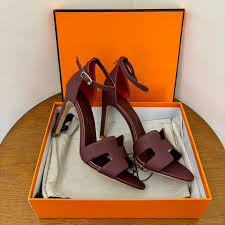 Imported Pointed Toe Brand Logo Heels
