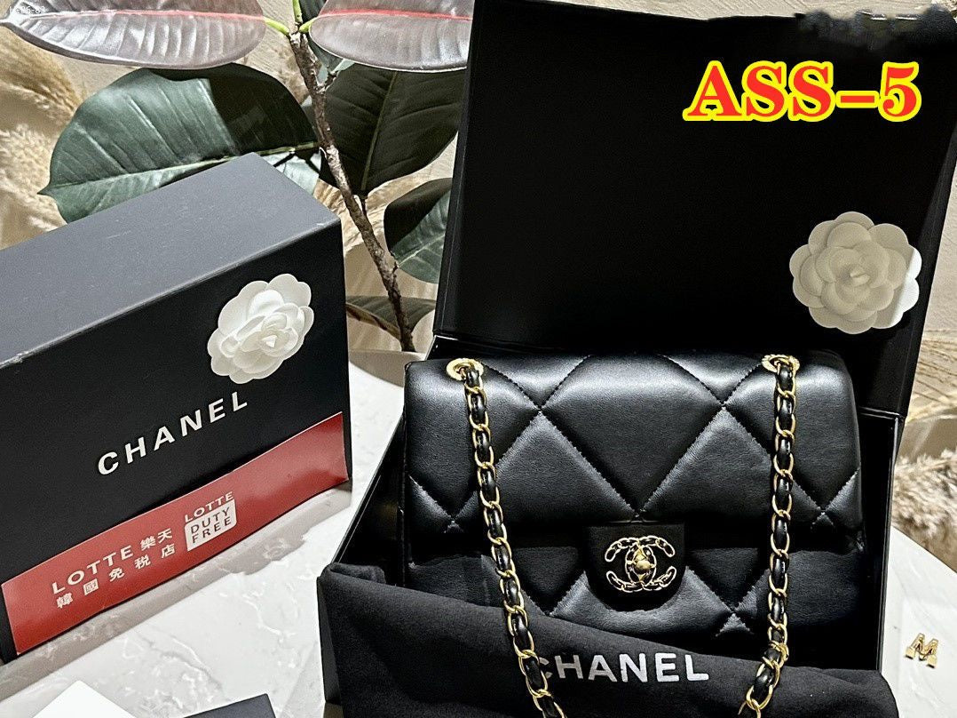 CHANEL 19 HAND BAG